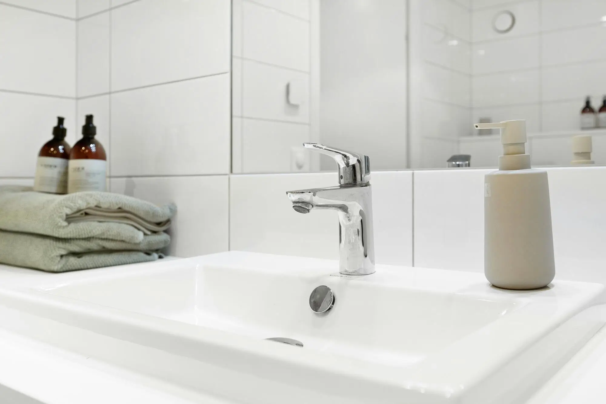 Bathroom Cleaning Tips for Annapolis Vacation Rentals: A Spotless Experience